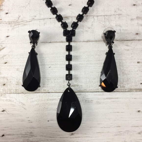 Jewelry - Jeweled Earrings & Necklace Set